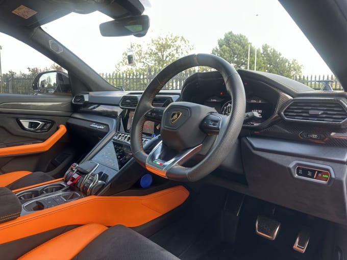 2025 Lamborghini Urus