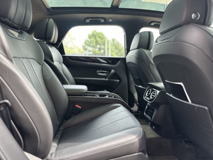 2025 Bentley Bentayga