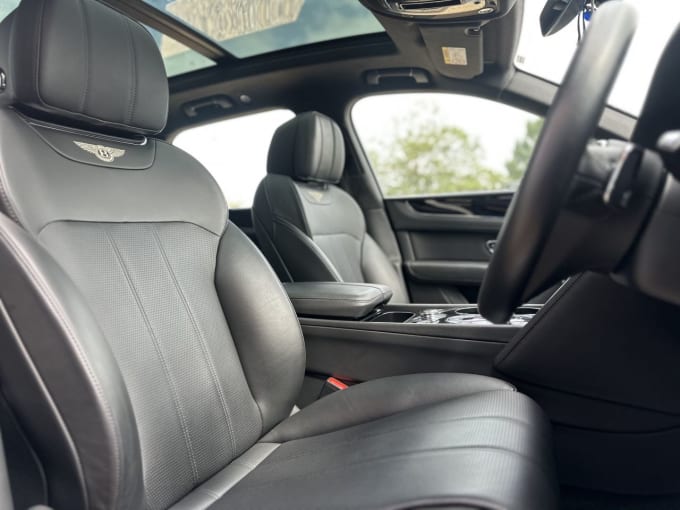 2025 Bentley Bentayga