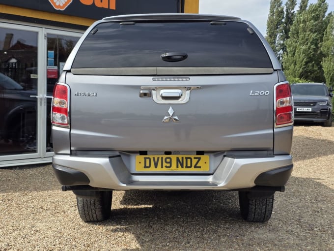 2025 Mitsubishi L200