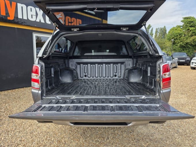 2025 Mitsubishi L200