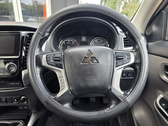 2025 Mitsubishi L200