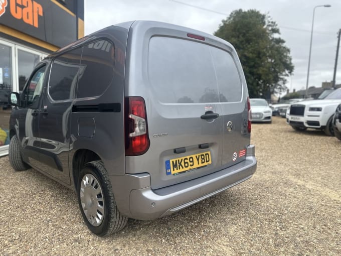 2025 Vauxhall Combo