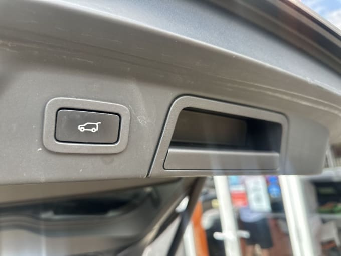 2025 Land Rover Range Rover Velar