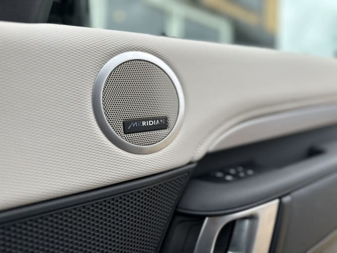 2025 Land Rover Discovery
