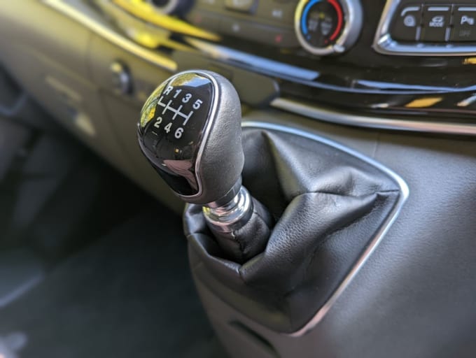 2025 Ford Tourneo Custom