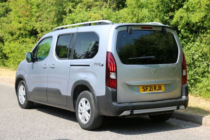2025 Peugeot Rifter