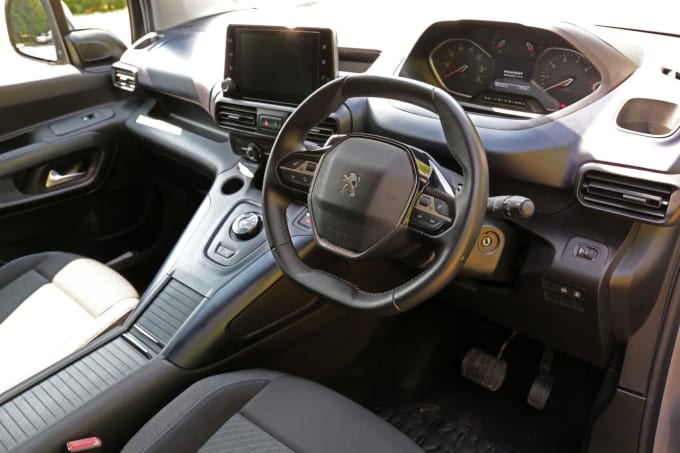 2025 Peugeot Rifter