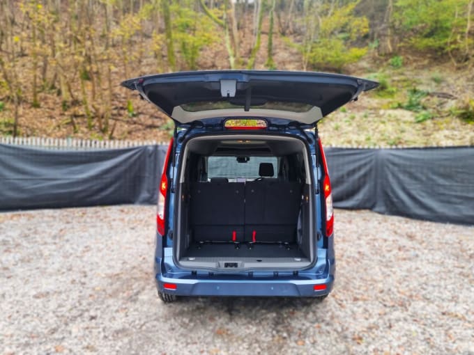 2025 Ford Grand Tourneo Connect