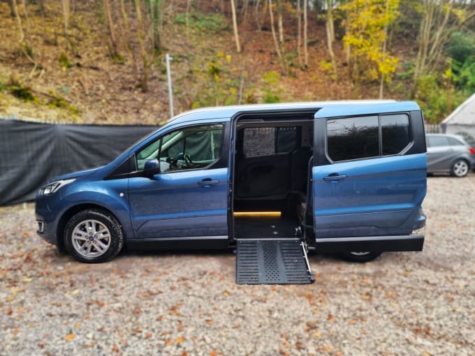 2025 Ford Grand Tourneo Connect