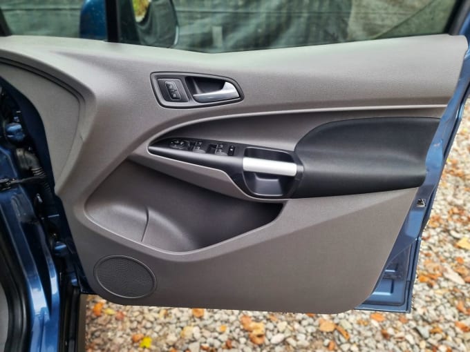 2025 Ford Grand Tourneo Connect