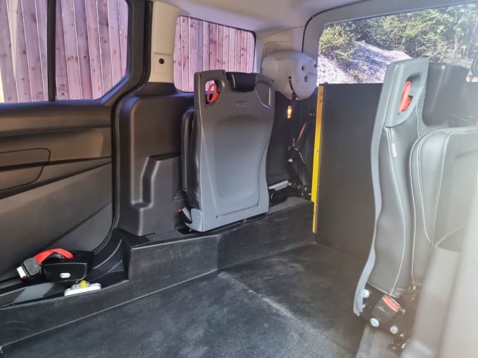 2025 Ford Grand Tourneo Connect