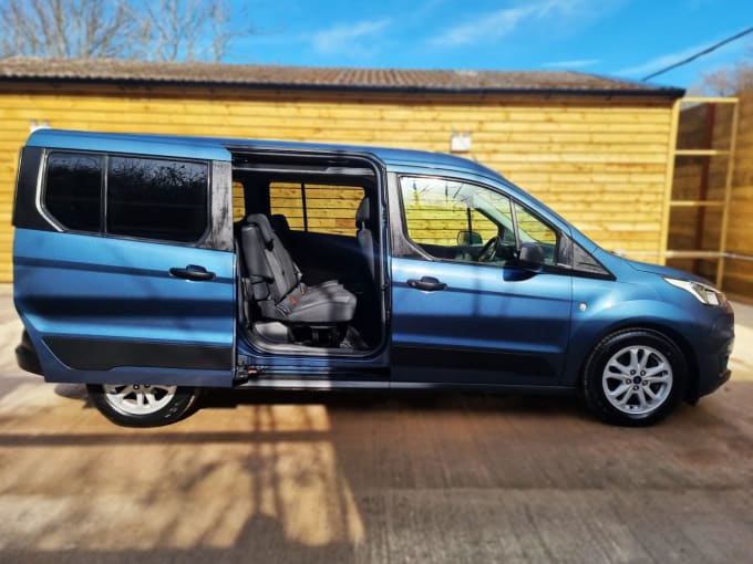 2025 Ford Grand Tourneo Connect