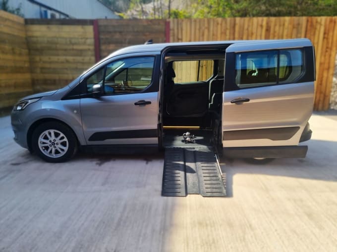 2025 Ford Grand Tourneo Connect