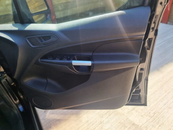 2025 Ford Grand Tourneo Connect