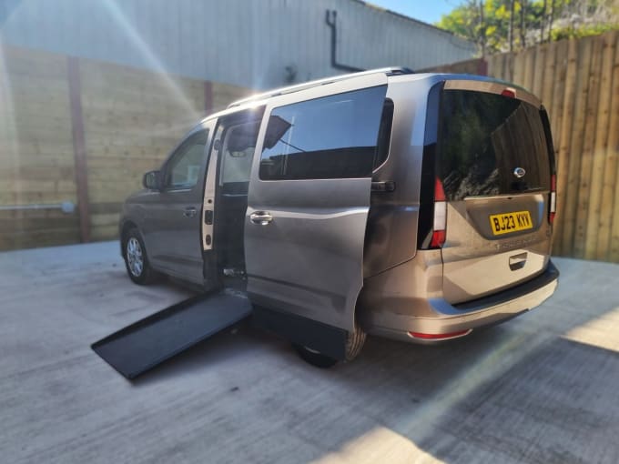 2025 Ford Grand Tourneo Connect