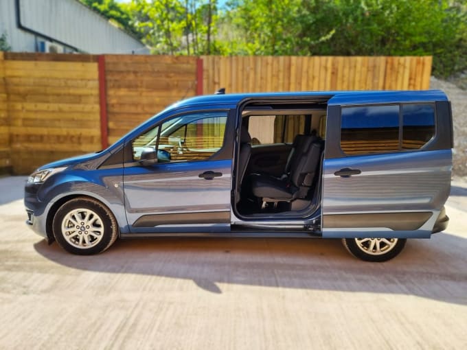 2025 Ford Grand Tourneo Connect