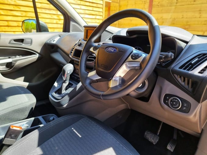 2025 Ford Grand Tourneo Connect