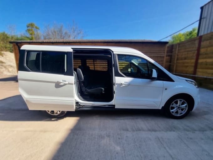 2025 Ford Grand Tourneo Connect