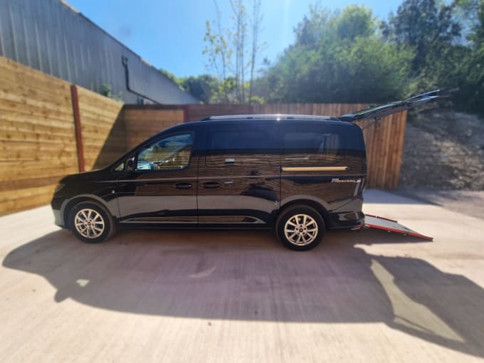 2025 Ford Grand Tourneo Connect