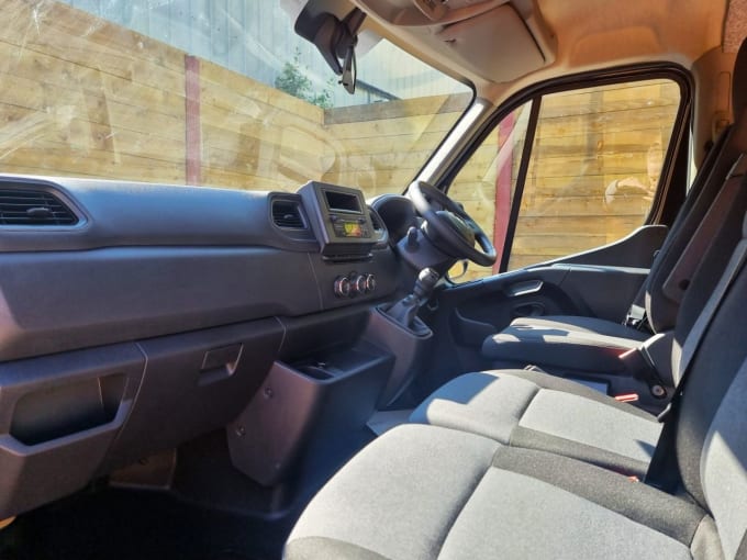 2025 Renault Master