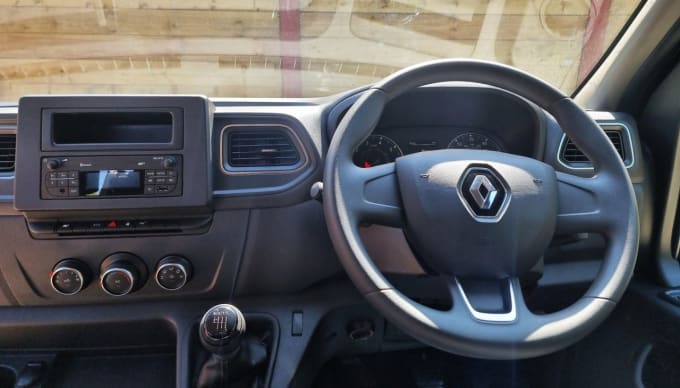 2025 Renault Master