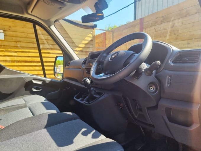 2025 Renault Master