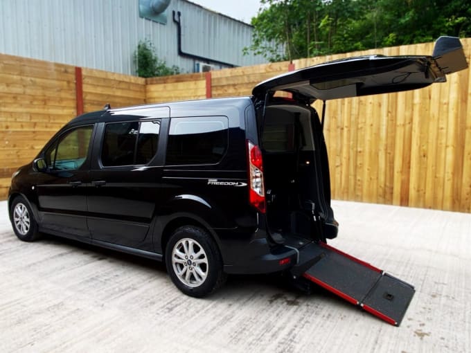 2025 Ford Grand Tourneo Connect