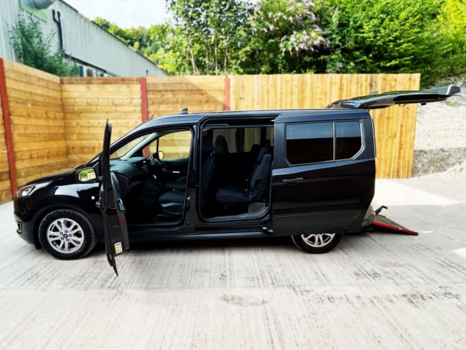 2025 Ford Grand Tourneo Connect