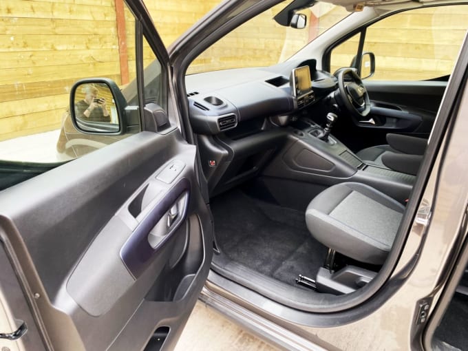 2025 Peugeot Rifter