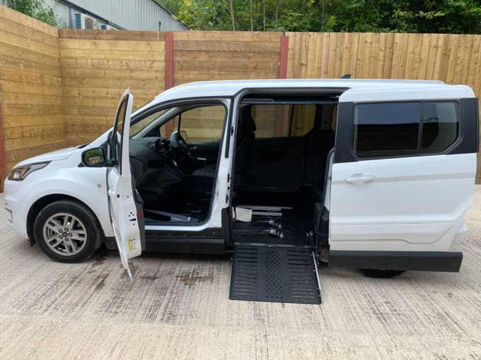 2025 Ford Grand Tourneo Connect