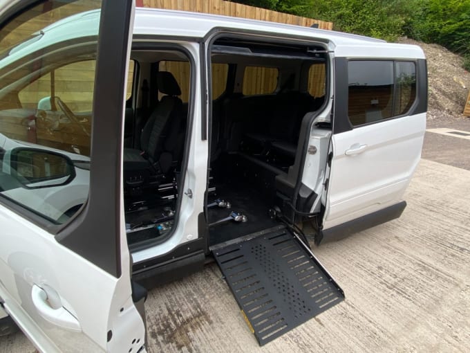 2025 Ford Grand Tourneo Connect