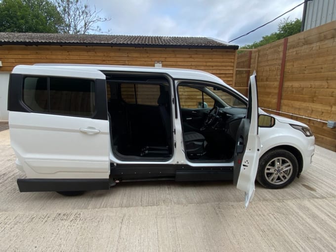 2025 Ford Grand Tourneo Connect