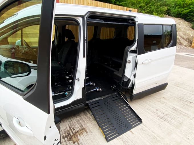 2025 Ford Grand Tourneo Connect