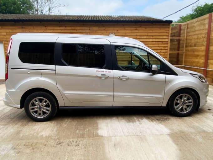 2025 Ford Grand Tourneo Connect