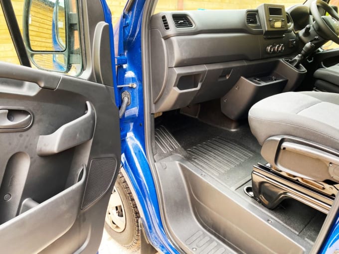 2025 Renault Master