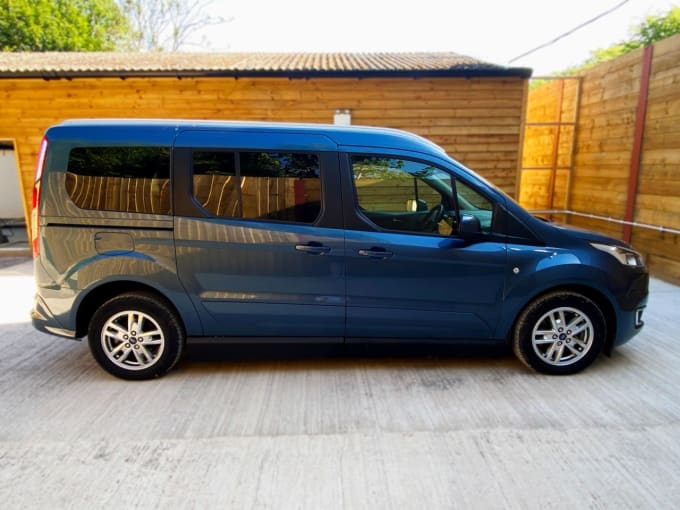 2025 Ford Grand Tourneo Connect