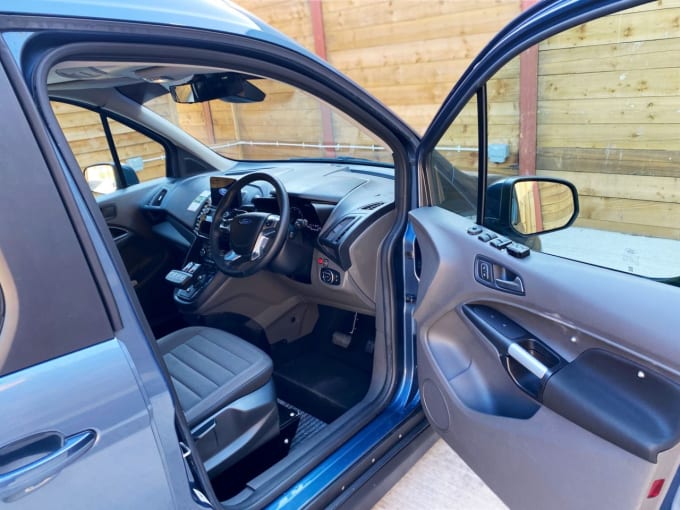2025 Ford Grand Tourneo Connect