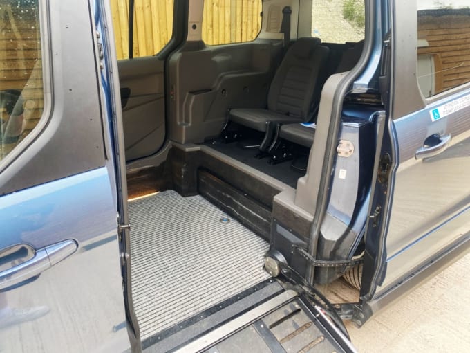 2025 Ford Grand Tourneo Connect