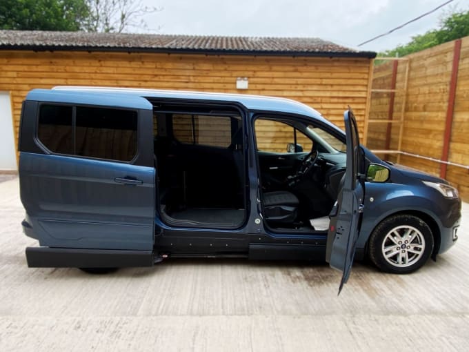 2025 Ford Grand Tourneo Connect