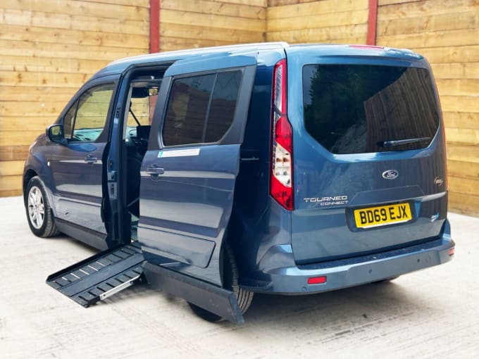 2025 Ford Grand Tourneo Connect