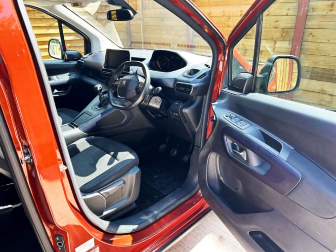 2025 Peugeot Rifter