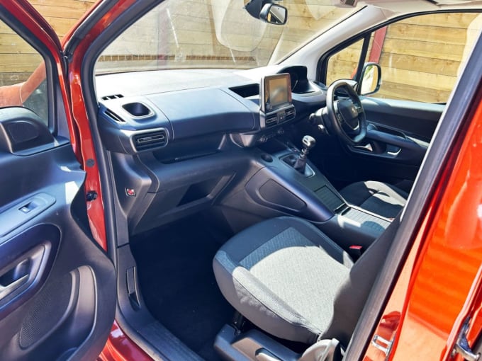 2025 Peugeot Rifter