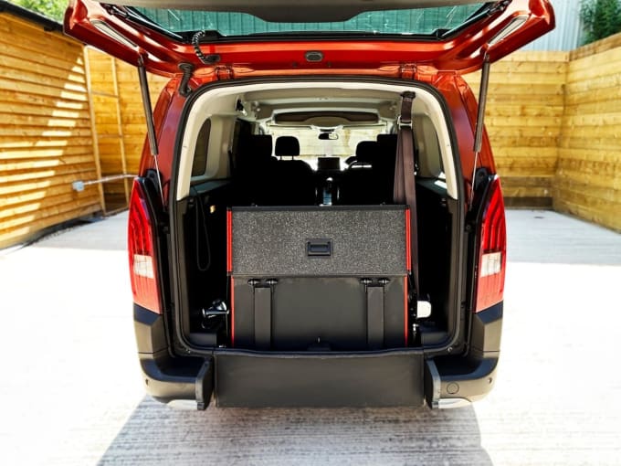 2025 Peugeot Rifter