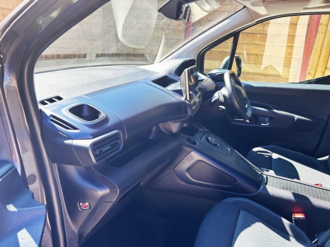 2025 Peugeot Rifter