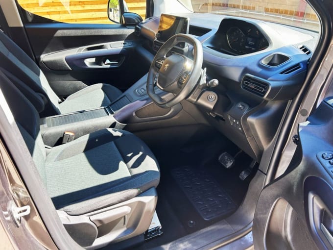 2025 Peugeot Rifter