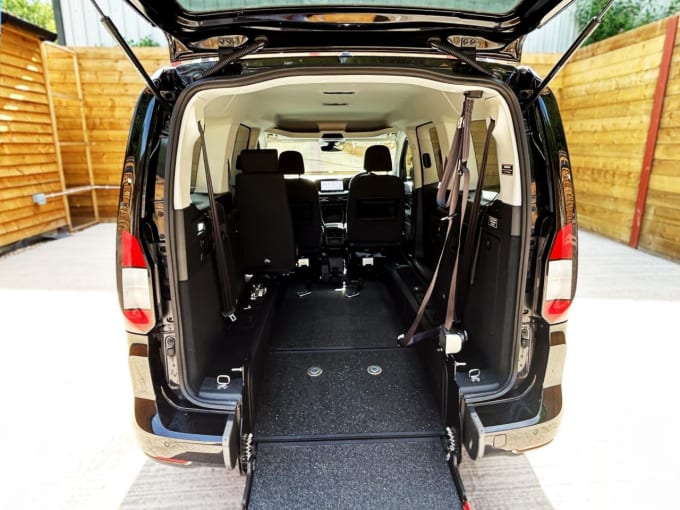 2025 Ford Grand Tourneo Connect