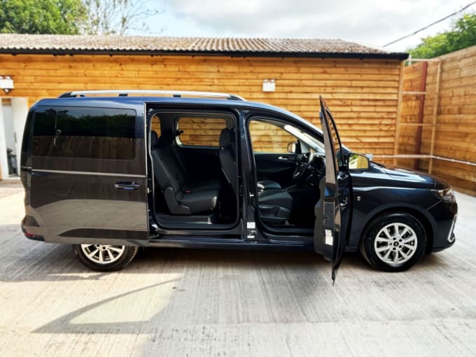2025 Ford Grand Tourneo Connect