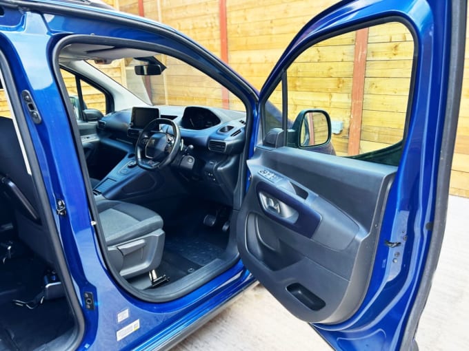 2025 Peugeot Rifter