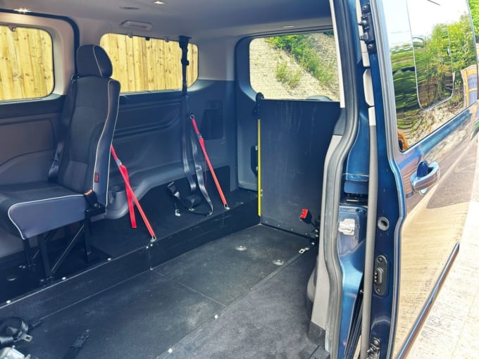 2025 Ford Tourneo Custom